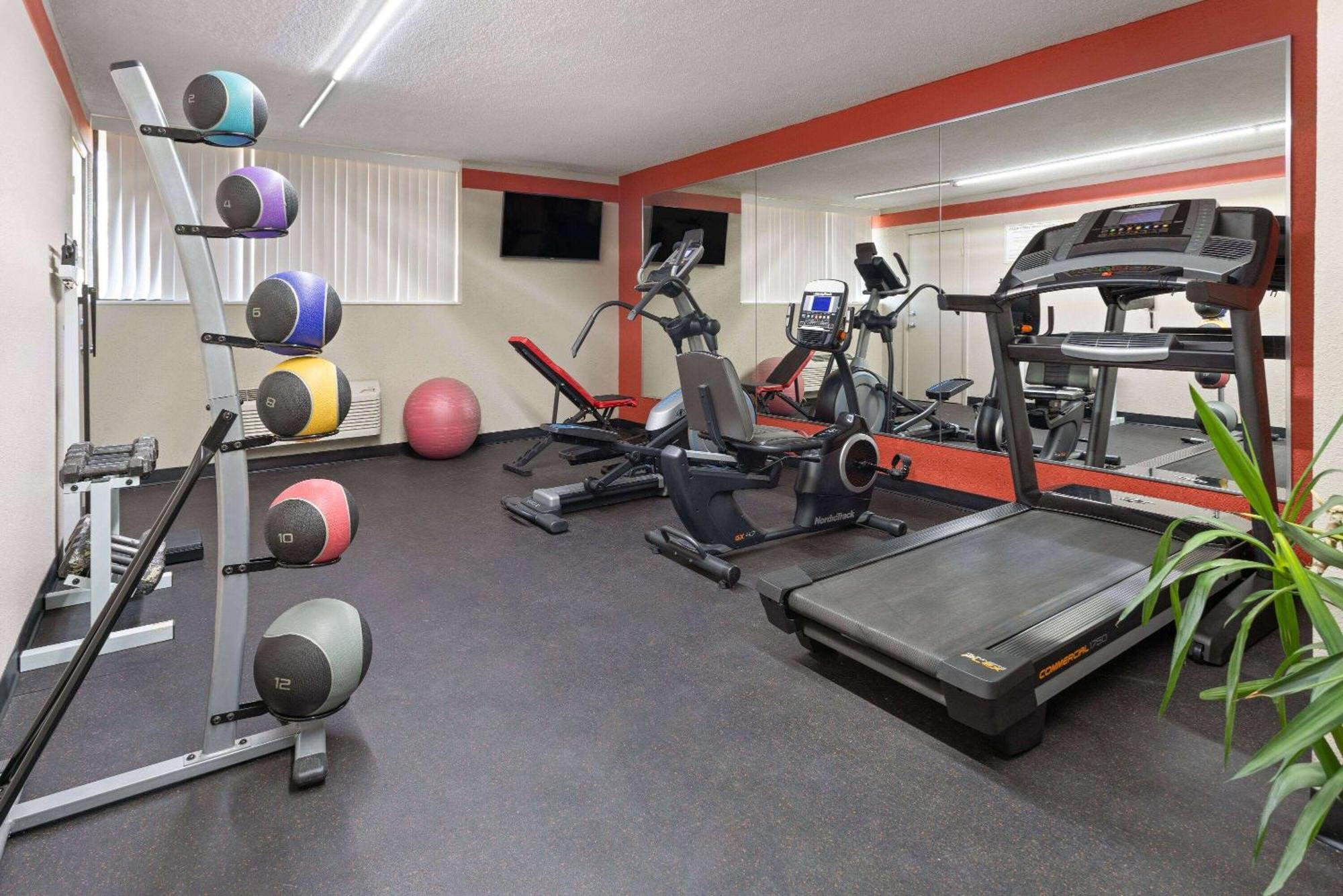 Ramada By Wyndham Parsippany Hotel Ngoại thất bức ảnh